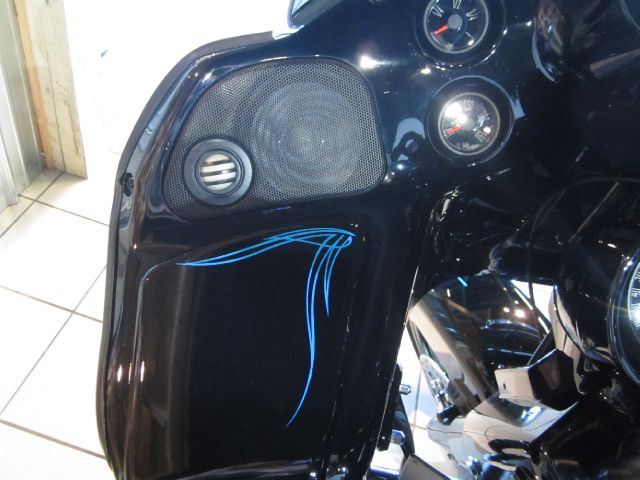 2012 Harley Davidson ROAD GLIDE 4dr Sdn Touring Signature RWD Sedan