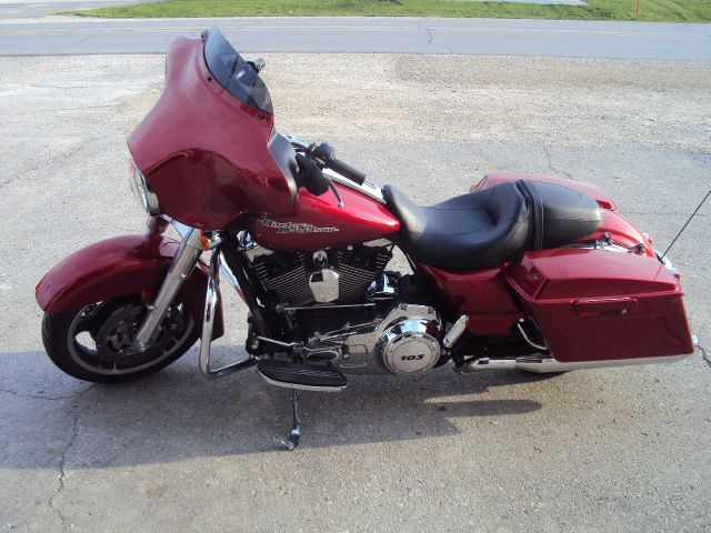 2012 Harley Davidson STREET GLIDE 4dr Auto SE Ltd Avail Sedan