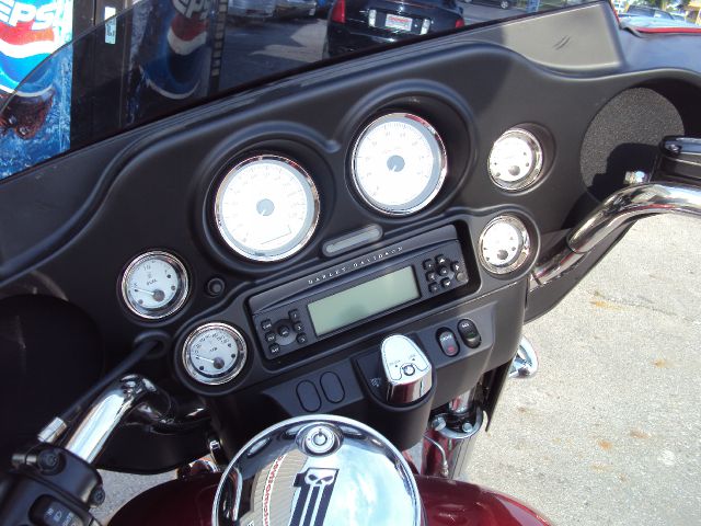 2012 Harley Davidson STREET GLIDE 4dr Auto SE Ltd Avail Sedan