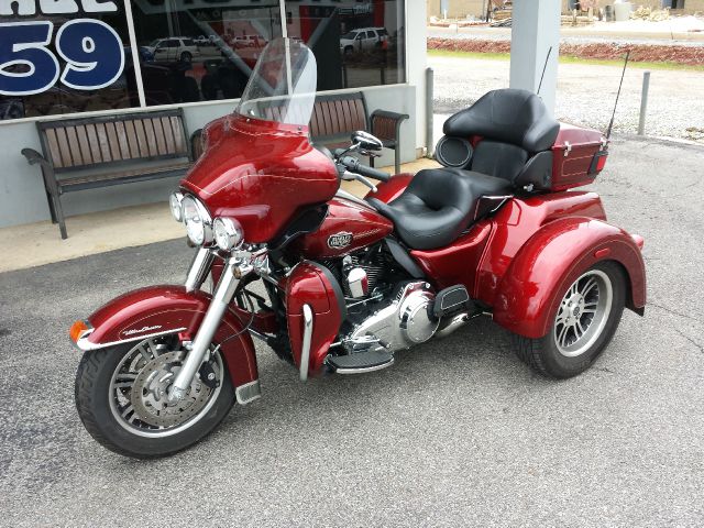 2009 Harley Davidson TRIGLIDE 2002 Toyota SE