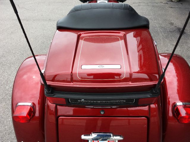 2009 Harley Davidson TRIGLIDE 2002 Toyota SE