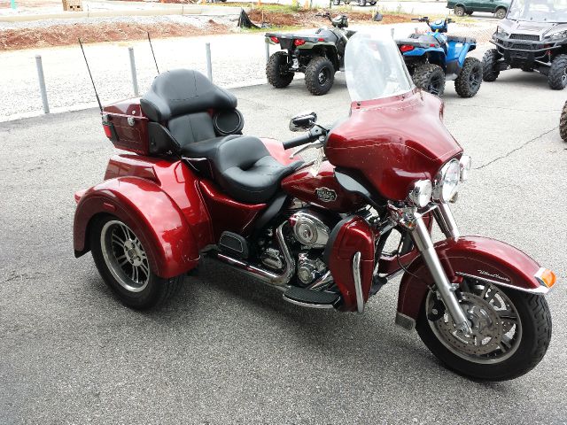 2009 Harley Davidson TRIGLIDE 2002 Toyota SE