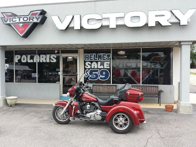 2009 Harley Davidson TRIGLIDE 2002 Toyota SE