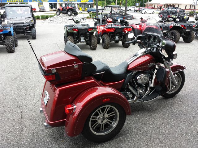 2009 Harley Davidson TRIGLIDE 2002 Toyota SE