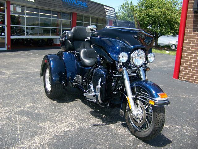 2012 Harley Davidson FLHTCUTG Tri-Glide 2002 Toyota SE