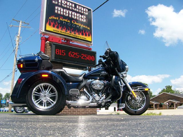 2012 Harley Davidson FLHTCUTG Tri-Glide 2002 Toyota SE