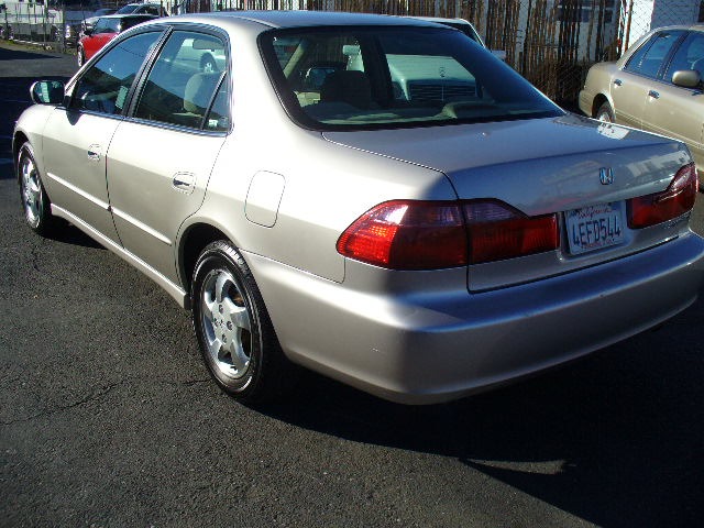 1999 Honda Accord ZQ8 LS