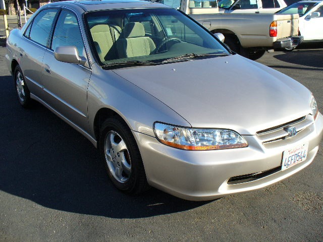 1999 Honda Accord ZQ8 LS