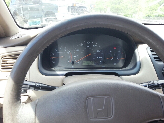 1999 Honda Accord ZQ8 LS