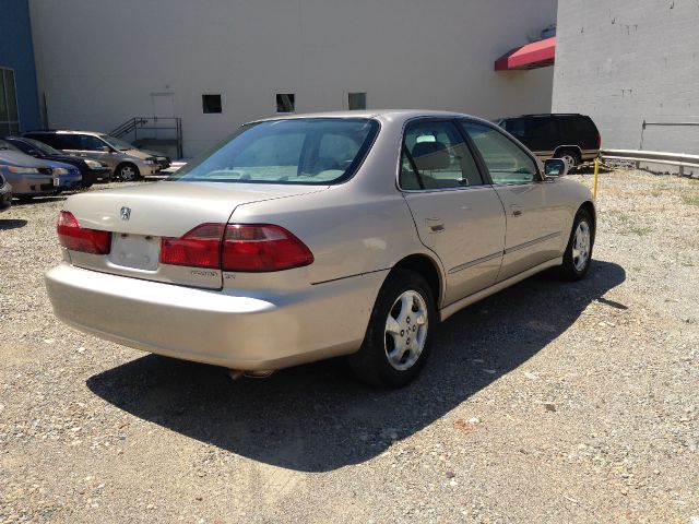 2000 Honda Accord ZQ8 LS