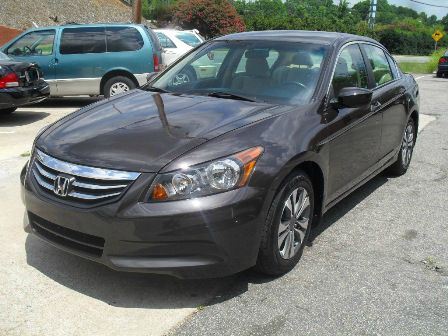 2011 Honda Accord 2dr Reg Cab 120.5 WB