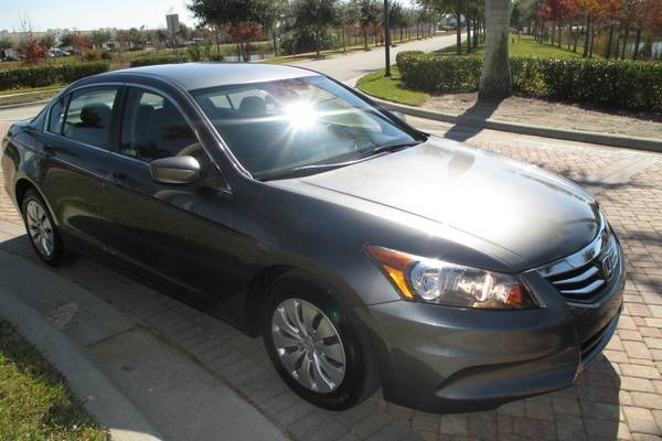 2011 Honda Accord 2dr Reg Cab 120.5 WB