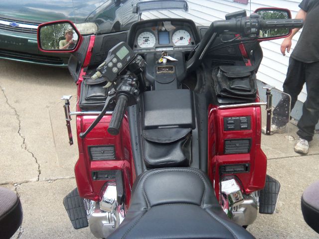 1998 Honda GOLDWING Reg Cab 111.2 Inch WB 2WD LS Truck