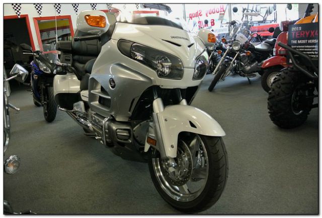 2012 Honda GOLDWING 4dr Sdn CXL Premium