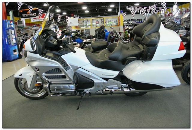 2012 Honda GOLDWING 4dr Sdn CXL Premium