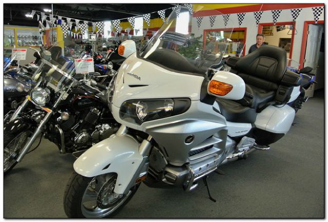 2012 Honda GOLDWING 4dr Sdn CXL Premium