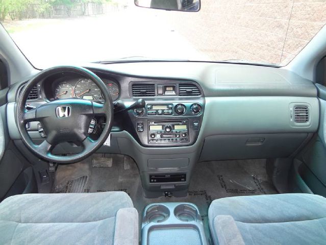 2004 Honda Odyssey 4dr Quad Cab 160.5 DRW 4WD Laramie