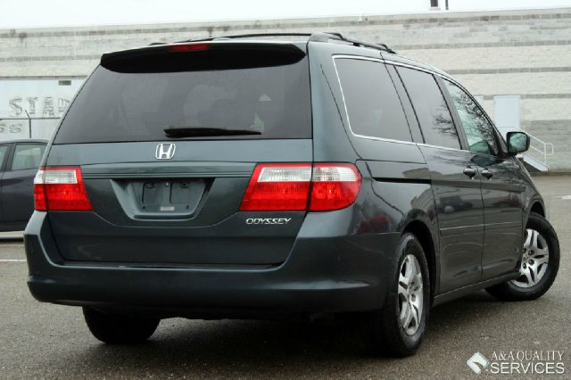 2005 Honda Odyssey 2008 Ford XL