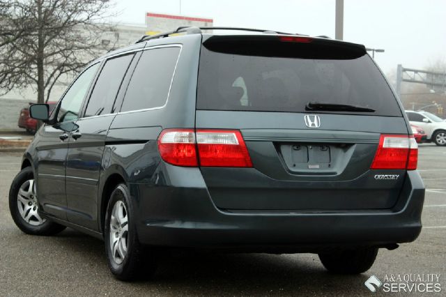 2005 Honda Odyssey 2008 Ford XL