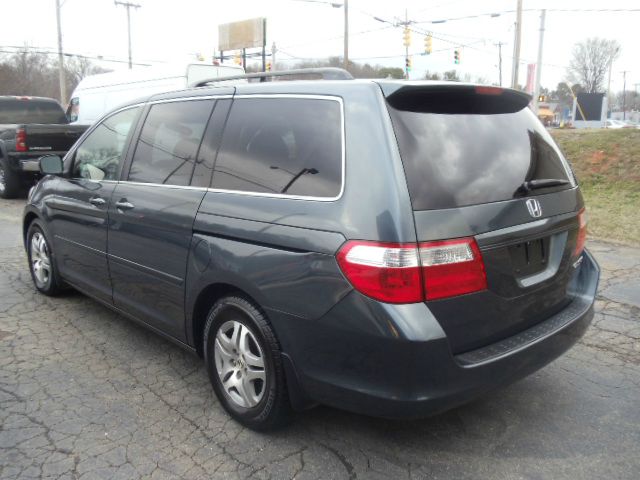 2005 Honda Odyssey 2008 Ford XL