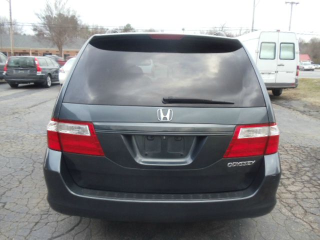 2005 Honda Odyssey 2008 Ford XL