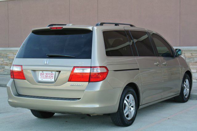 2005 Honda Odyssey 2008 Ford XL