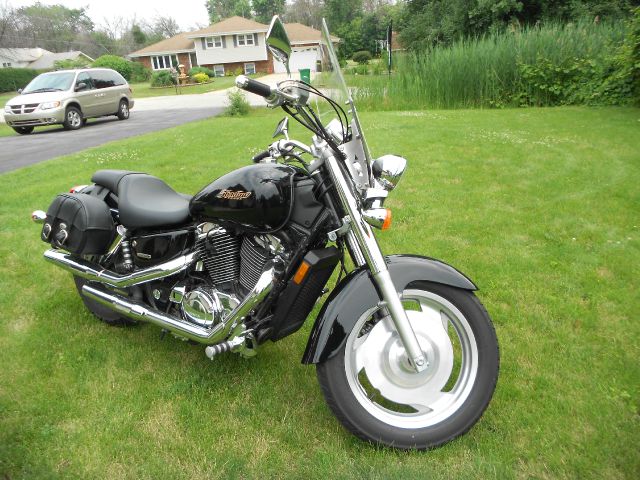 2006 Honda SHADOW SABRE 1990 Nissan GS