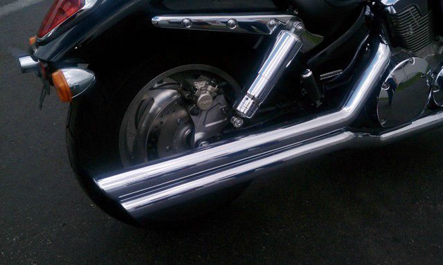 2009 Honda VTX1300C 2009 Nissan XE