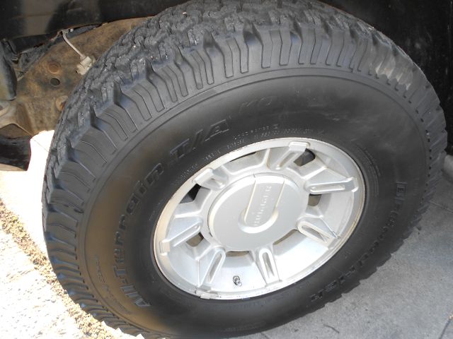 2003 Hummer H2 Scion XB