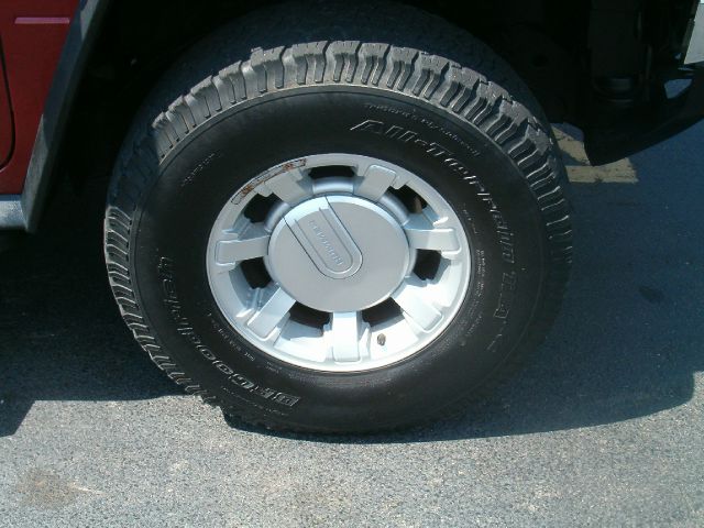 2004 Hummer H2 Scion XB