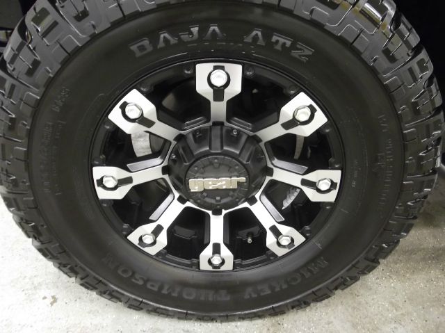 2005 Hummer H2 SUT Sport V-8