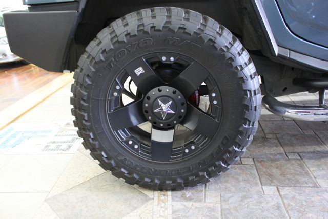 2005 Hummer H2 SUT Sport V-8