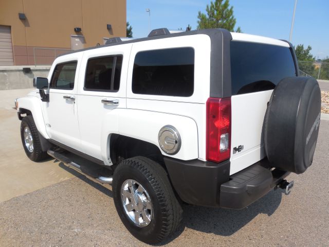 2006 Hummer H3 Scion XB