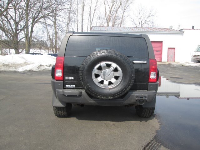 2006 Hummer H3 Scion XB
