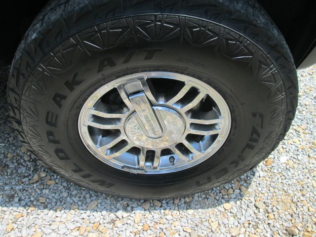 2006 Hummer H3 Scion XB