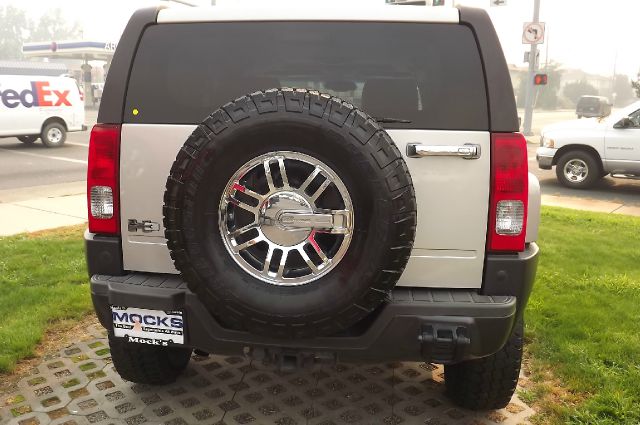 2006 Hummer H3 Scion XB