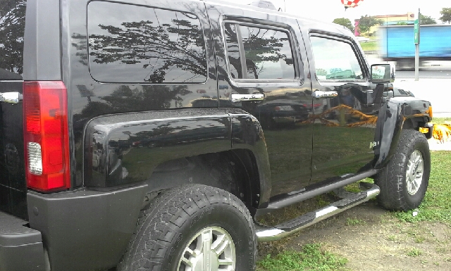 2006 Hummer H3 Scion XB