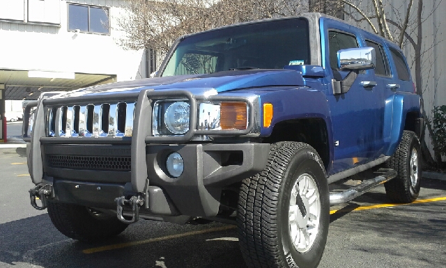 2006 Hummer H3 Scion XB