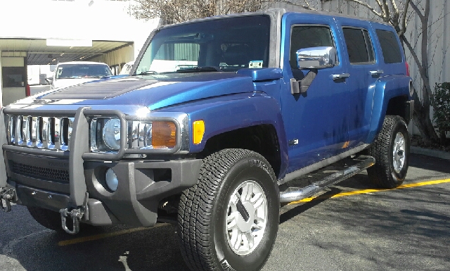 2006 Hummer H3 Scion XB