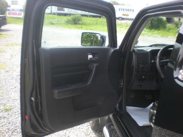 2006 Hummer H3 Scion XB