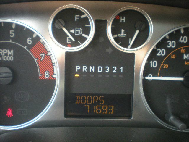 2006 Hummer H3 Scion XB