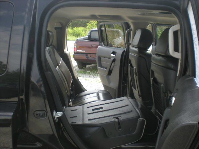 2006 Hummer H3 Scion XB