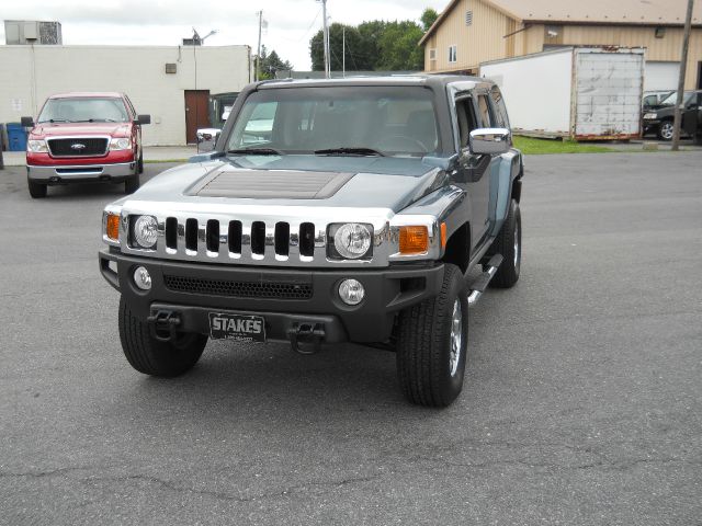 2006 Hummer H3 Scion XB