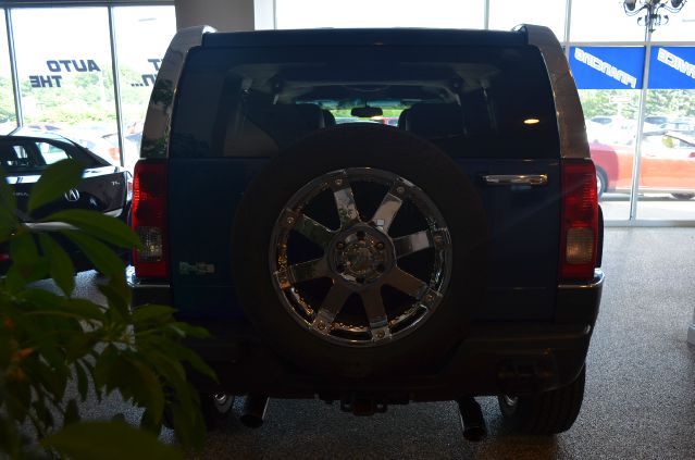 2006 Hummer H3 Scion XB