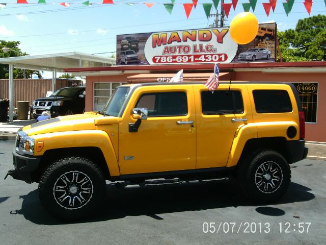 2006 Hummer H3 Scion XB