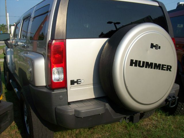 2006 Hummer H3 Scion XB
