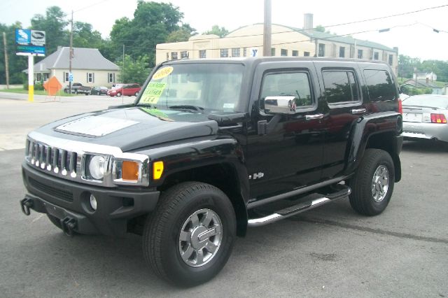2006 Hummer H3 Scion XB