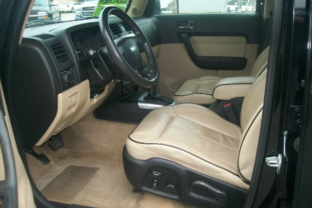 2006 Hummer H3 Scion XB