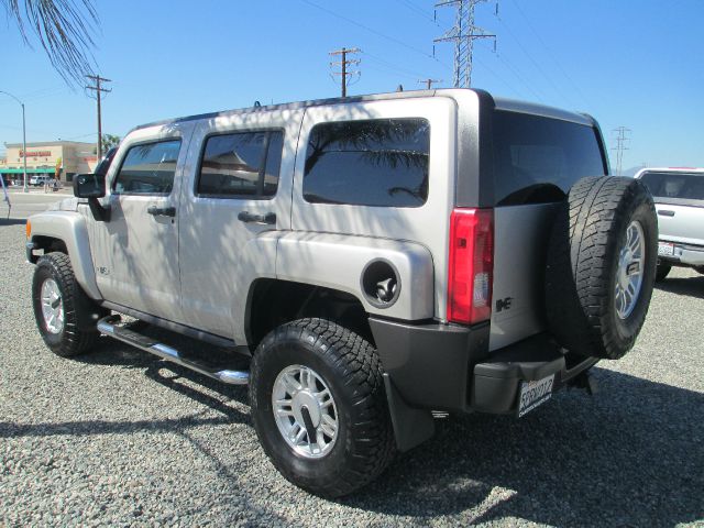 2006 Hummer H3 Scion XB