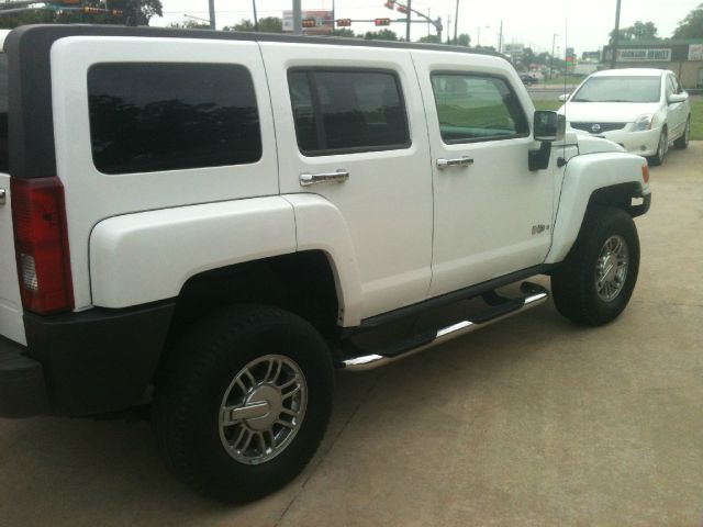 2006 Hummer H3 Scion XB